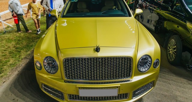 Chiêm ngưỡng siêu xe Bentley Mulsanne EWB hơn 50 tỷ do bà Nguyễn Phương Hằng cầm lái